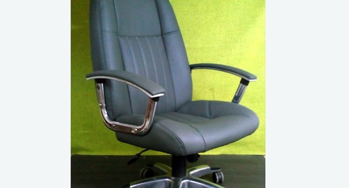 Перетяжка офисного кресла кожей. Коркино